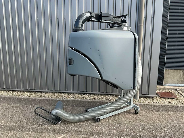 2022 egholm 22 got grascontainer met bladzuigslang - afbeelding 1 van  17