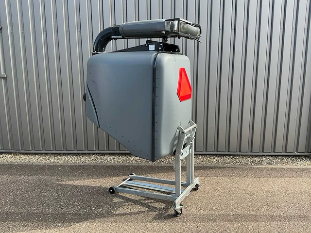 2022 egholm 22 got grascontainer met bladzuigslang - afbeelding 15 van  17