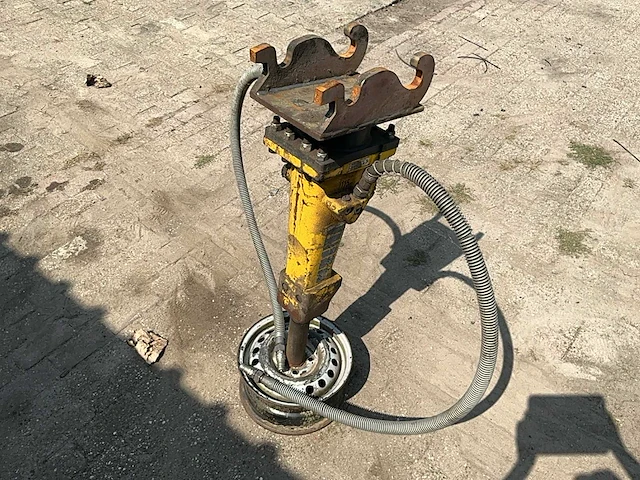 2022 epiroc sb102 hydraulische sloophamer - afbeelding 1 van  11