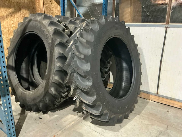 2022 firestone radial alltraction dt banden 4x - afbeelding 1 van  8