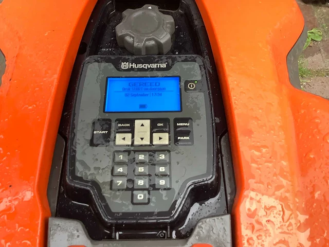 2022 husqvarna 305 robotmaaier - afbeelding 4 van  5