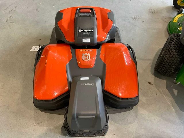 2022 husqvarna ceora 544 epos robotmaaier - afbeelding 1 van  5