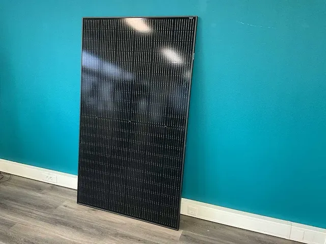 2022 ja solar jam60s21-370/mr zonnepanelen (36x) - afbeelding 1 van  12