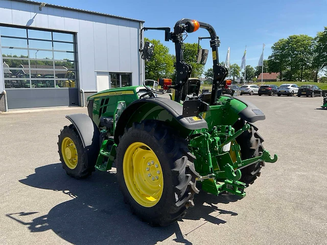 2022 john deere 5050e vierwielaangedreven landbouwtractor - afbeelding 16 van  22