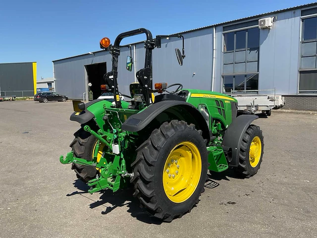 2022 john deere 5050e vierwielaangedreven landbouwtractor - afbeelding 18 van  22