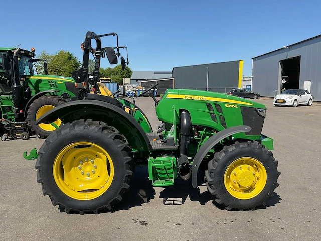 2022 john deere 5050e vierwielaangedreven landbouwtractor - afbeelding 19 van  22