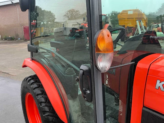 2022 kubota b2261 vierwielaangedreven landbouwtractor - afbeelding 22 van  48