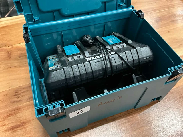 2022 makita dc18rd acculader - afbeelding 1 van  4