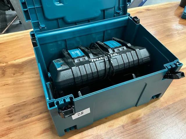 2022 makita dc18rd acculader - afbeelding 1 van  4