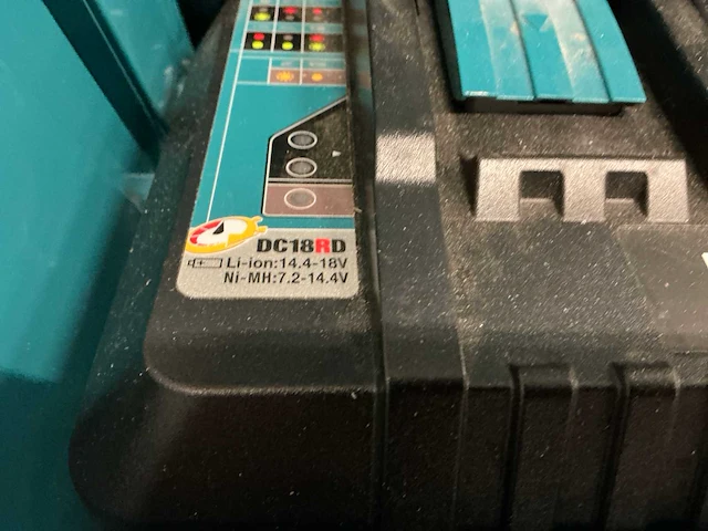2022 makita dc18rd acculader - afbeelding 3 van  4