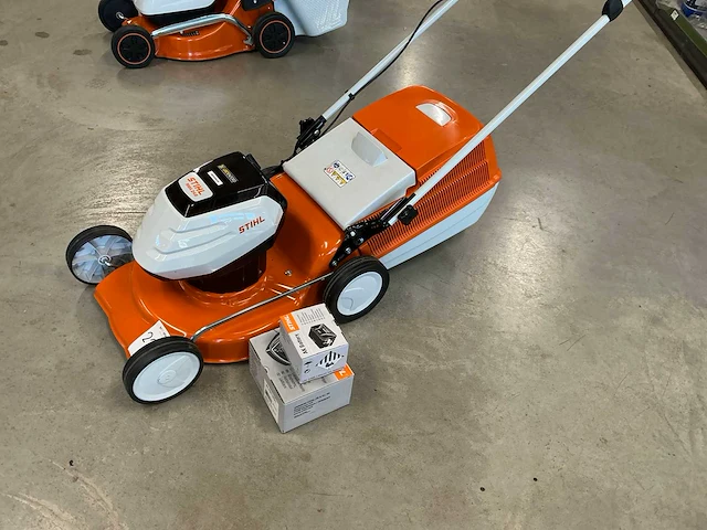 2022 stihl rma 248.0 accugrasmaaier - afbeelding 1 van  10
