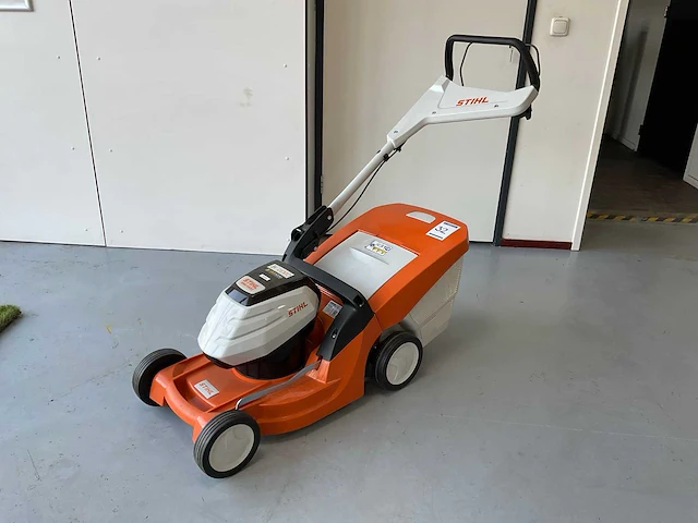 2022 stihl rma 443 c accu-grasmaaierset - afbeelding 1 van  9