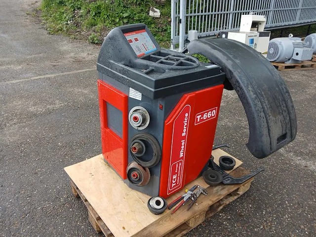 2022 tce t-660 balanceermachine - afbeelding 1 van  8