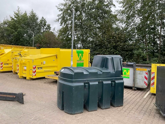 2022 titan 2500 l horizontale brandstof opslagtank - afbeelding 3 van  8