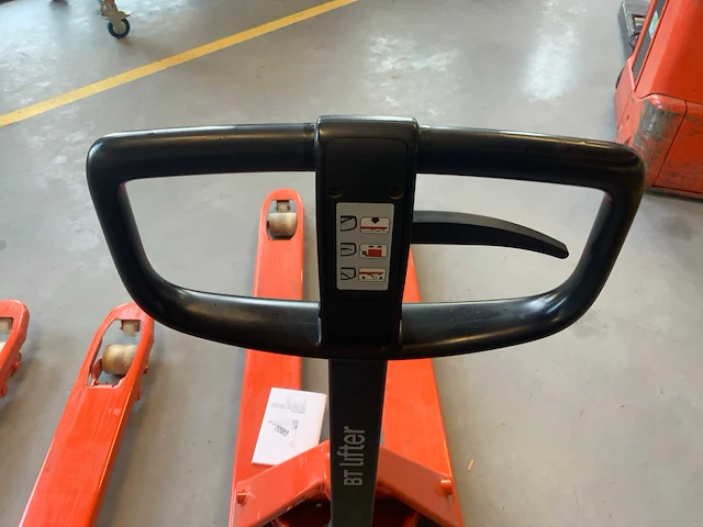 2022 toyota bt lifter hand hydraulische palletwagen - afbeelding 4 van  8