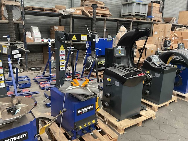 2022 trainway zh620 banden de-en montageapparaat - afbeelding 2 van  6