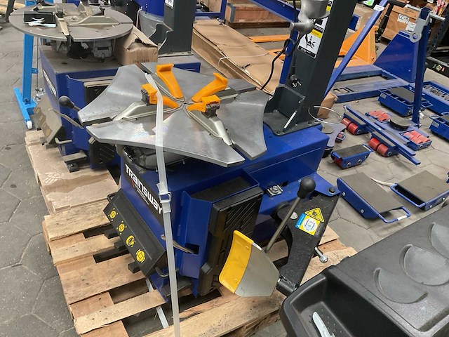 2022 trainway zh620 banden de-en montageapparaat - afbeelding 4 van  6