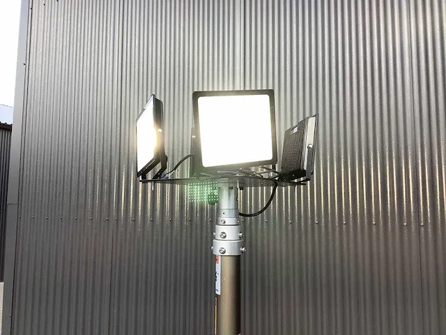 2023 - 4-in-1 mobiel werkstation (lastoestel+generator+compressor+lichtmast) - afbeelding 13 van  33