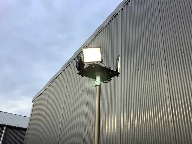 2023 - 4-in-1 mobiel werkstation (lastoestel+generator+compressor+lichtmast) - afbeelding 18 van  33