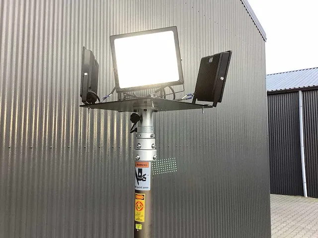 2023 - 4-in-1 mobiel werkstation (lastoestel+generator+compressor+lichtmast) - afbeelding 2 van  33