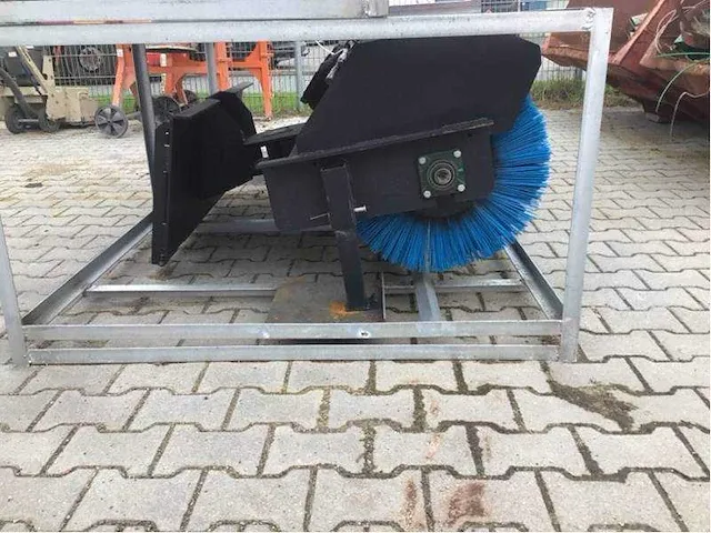 2023 - wolverine - 72 inch angel schrankbezem veegmachine - 2023 rolbezem voor schranklader / skidsteer - afbeelding 10 van  22