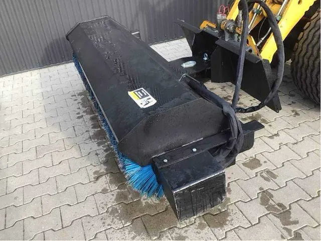 2023 - wolverine - 72 inch angel schrankbezem veegmachine - 2023 rolbezem voor schranklader / skidsteer - afbeelding 16 van  22