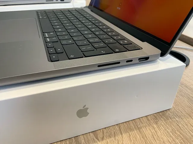 2023 apple macbook pro 14" a2779 laptop - afbeelding 3 van  7