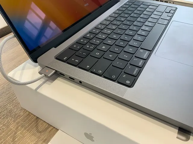 2023 apple macbook pro 14" a2779 laptop - afbeelding 4 van  7