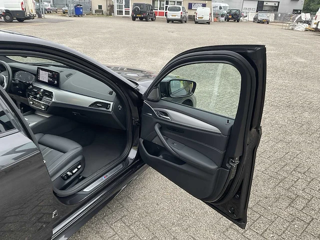 2023 bmw 5-serie 530e m sport personenauto - afbeelding 41 van  63