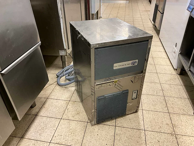 2023 brema sl 50 a ijsblokjesmachine - afbeelding 1 van  7