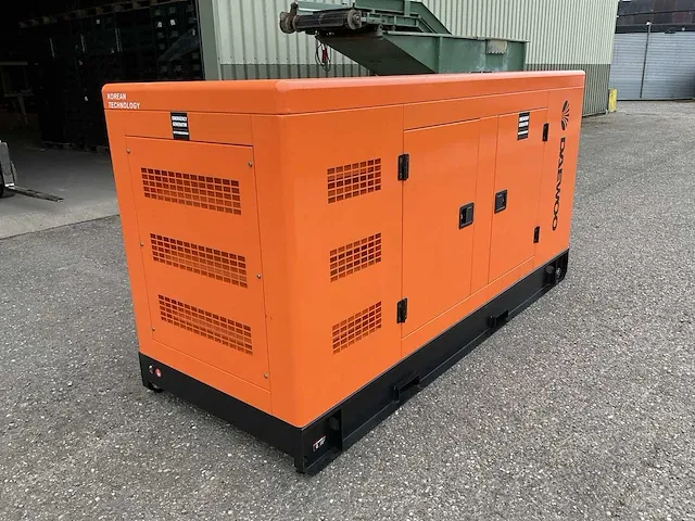 2023 daewoo dagfs-100 kva noodstroomaggregaat - afbeelding 9 van  15