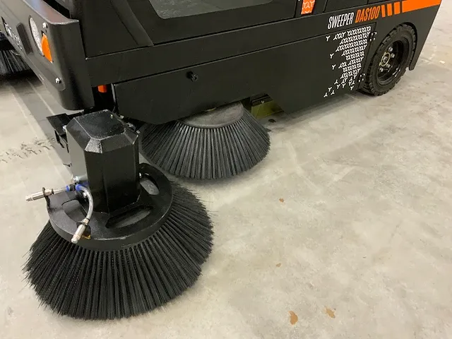 2023 daewoo das100 cabine veegmachine - afbeelding 2 van  26