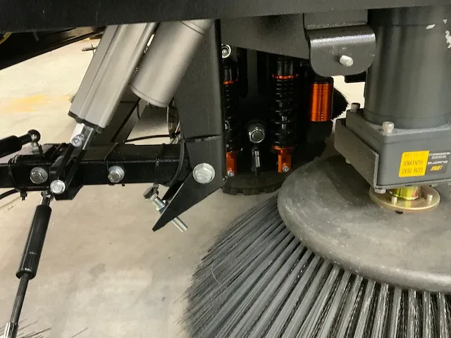 2023 daewoo das100 cabine veegmachine - afbeelding 10 van  26