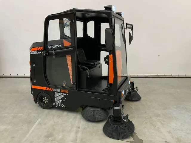 2023 daewoo das100 cabine veegmachine - afbeelding 12 van  26