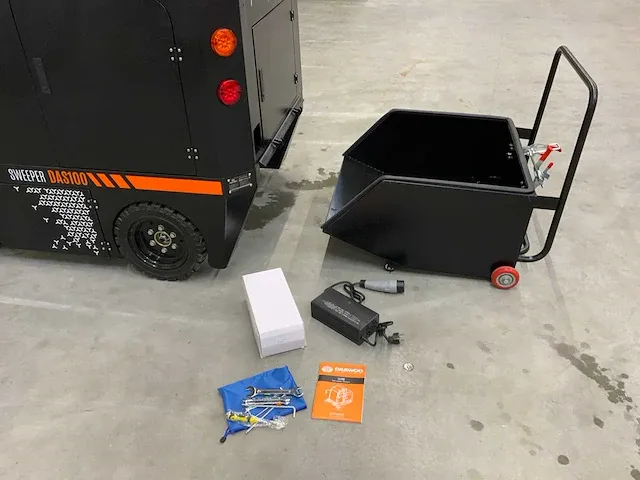 2023 daewoo das100 cabine veegmachine - afbeelding 6 van  26