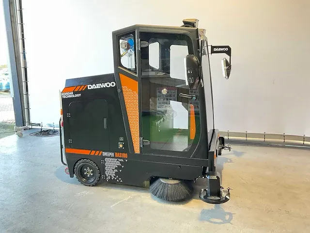 2023 daewoo das100 veegmachine met cabine - afbeelding 7 van  40
