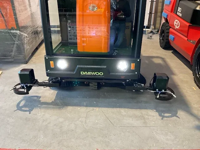 2023 daewoo das100 veegmachine met cabine - afbeelding 26 van  40