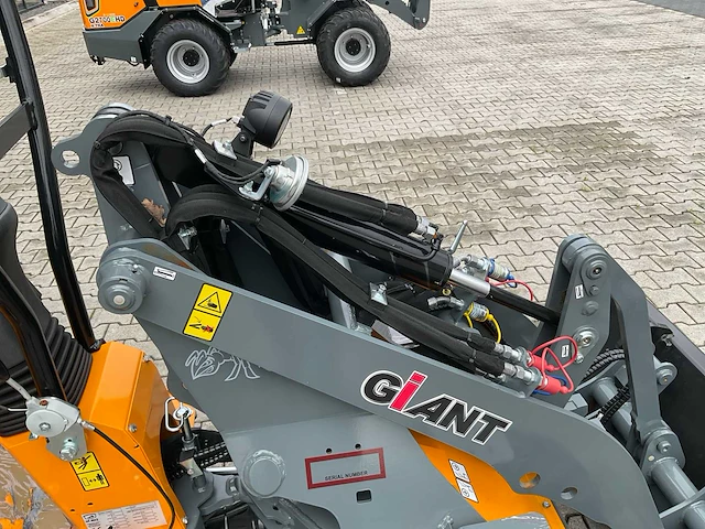 2023 giant g1200 shovel + bak - afbeelding 3 van  14