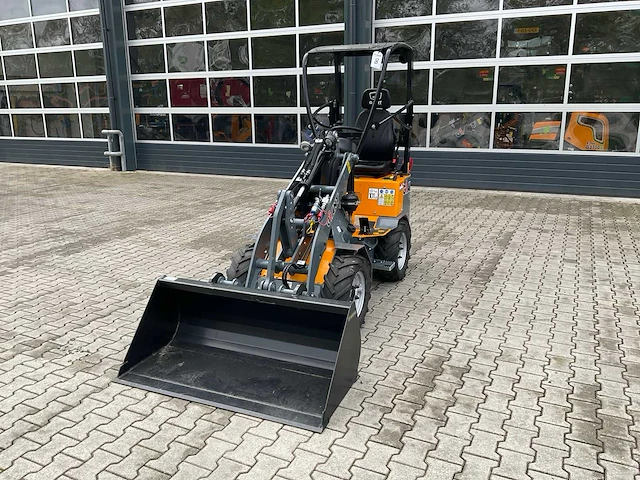 2023 giant g1200 shovel + bak - afbeelding 1 van  14