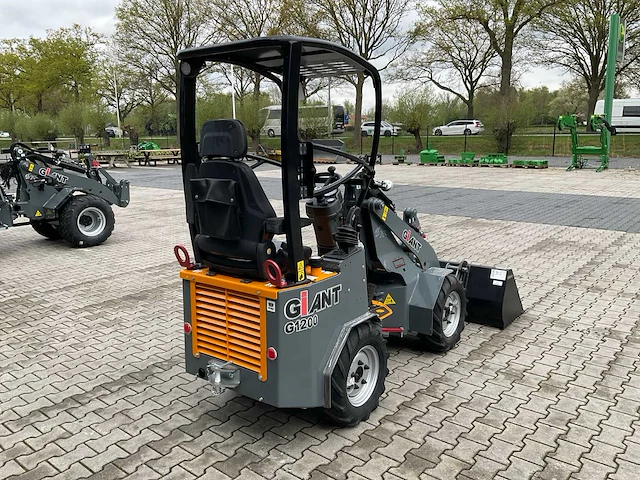 2023 giant g1200 shovel + bak - afbeelding 9 van  14