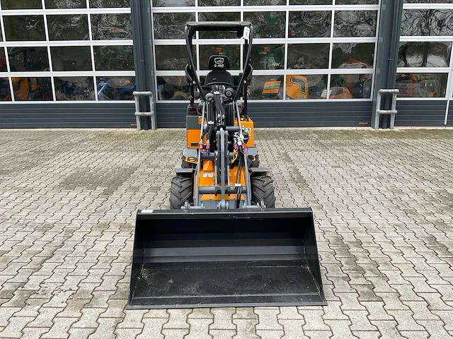 2023 giant g1200 shovel + bak - afbeelding 11 van  14