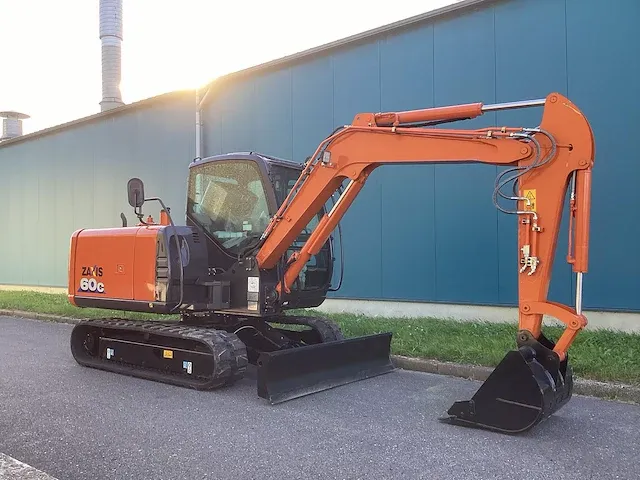 2023 hitachi zx60c minigraafmachine - afbeelding 1 van  20