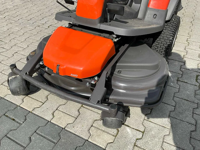 2023 husqvarna rc 320ts awd zitmaaier - afbeelding 12 van  14