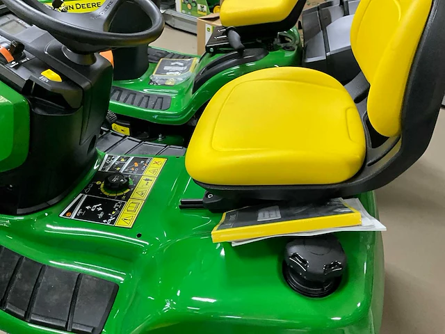 2023 john deere x350 tuintrekker / zitmaaier - afbeelding 12 van  15