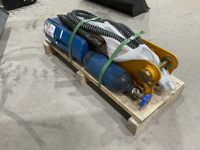 2023 jpc ht12c graafmachine met hydraulische breekhamer en extra bakken - afbeelding 17 van  30