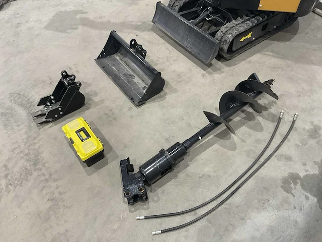 2023 jpc pc10 graafmachine met hydraulische grondboor en extra bakken - afbeelding 8 van  16
