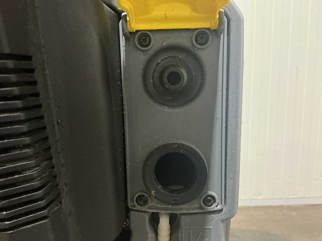 2023 kärcher b 40w bp dose vloerreiniger - afbeelding 2 van  11