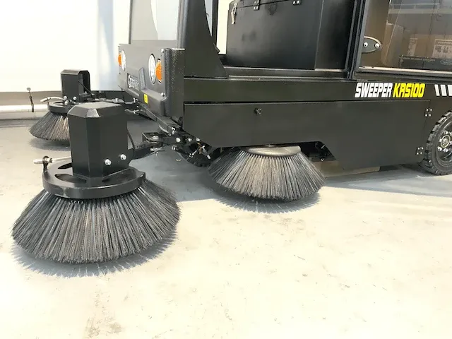 2023 kremer krs 100 veegmachine met cabine - afbeelding 15 van  24