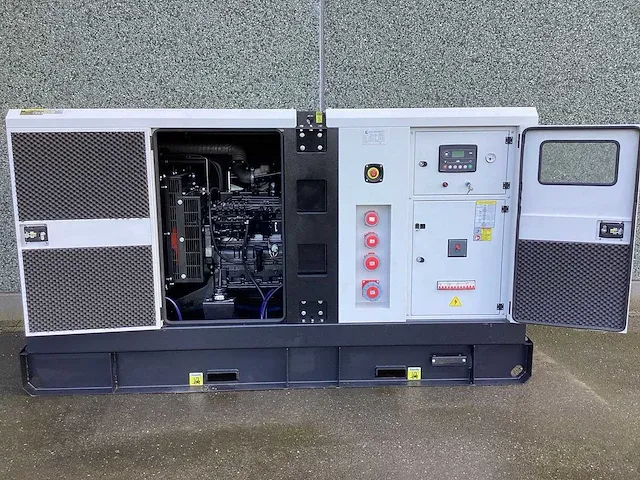 2023 nidec cummins 110kva stroomgenerator - afbeelding 18 van  19