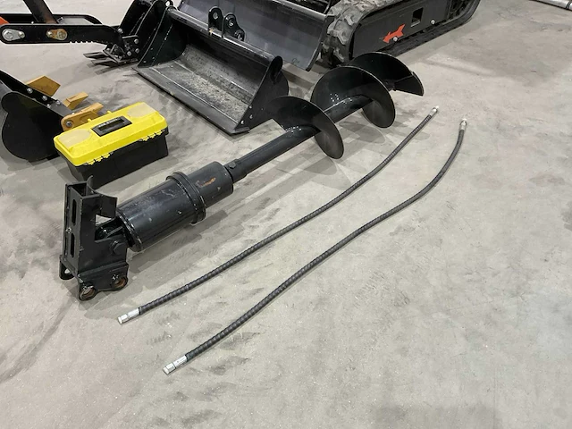 2023 qh-15 graafmachine met hydraulische grondboor en extra bakken - afbeelding 2 van  18